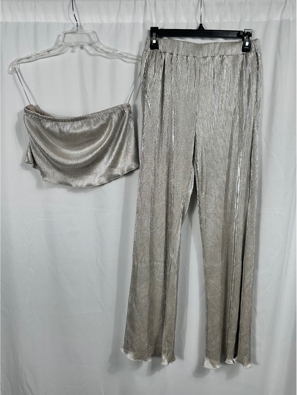 LE LIS Collection Silver Metallic Ribbed Lounge Set - Top & Pants, Size Small